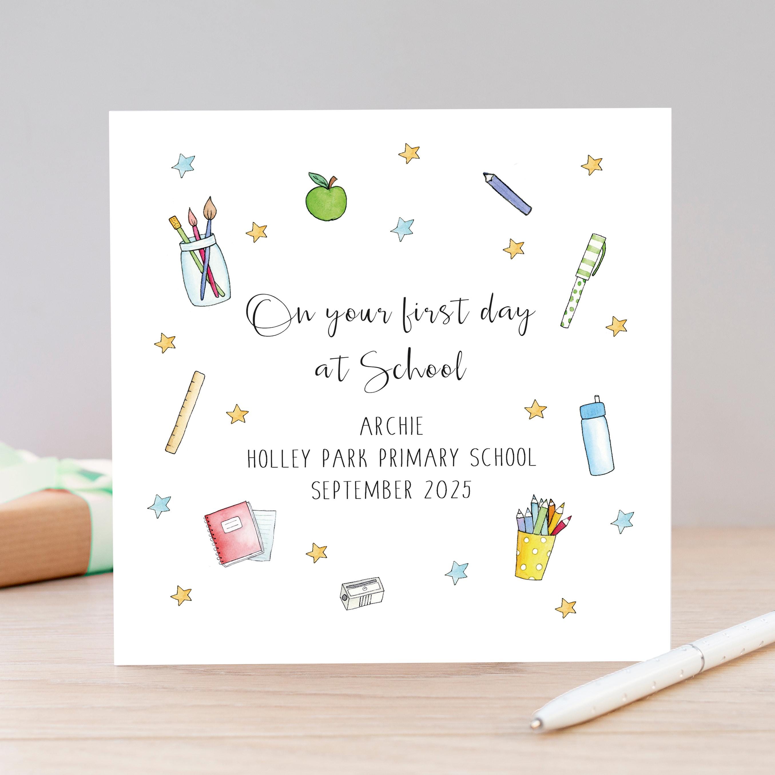 Twizler 'First Day At School' Karte – Mit Süßem Bär & Tierfreunden, Für Jungen & Mädchen, Inkl. Rotem Umschlag