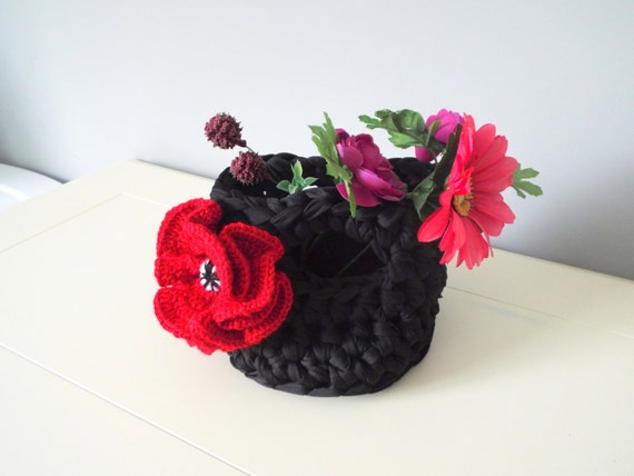 Crochet basket pattern Tshirt Zpagetti thread basket Poppy flower pattern Home decor Basket tutorial Crochet black elegant floral basket DIY