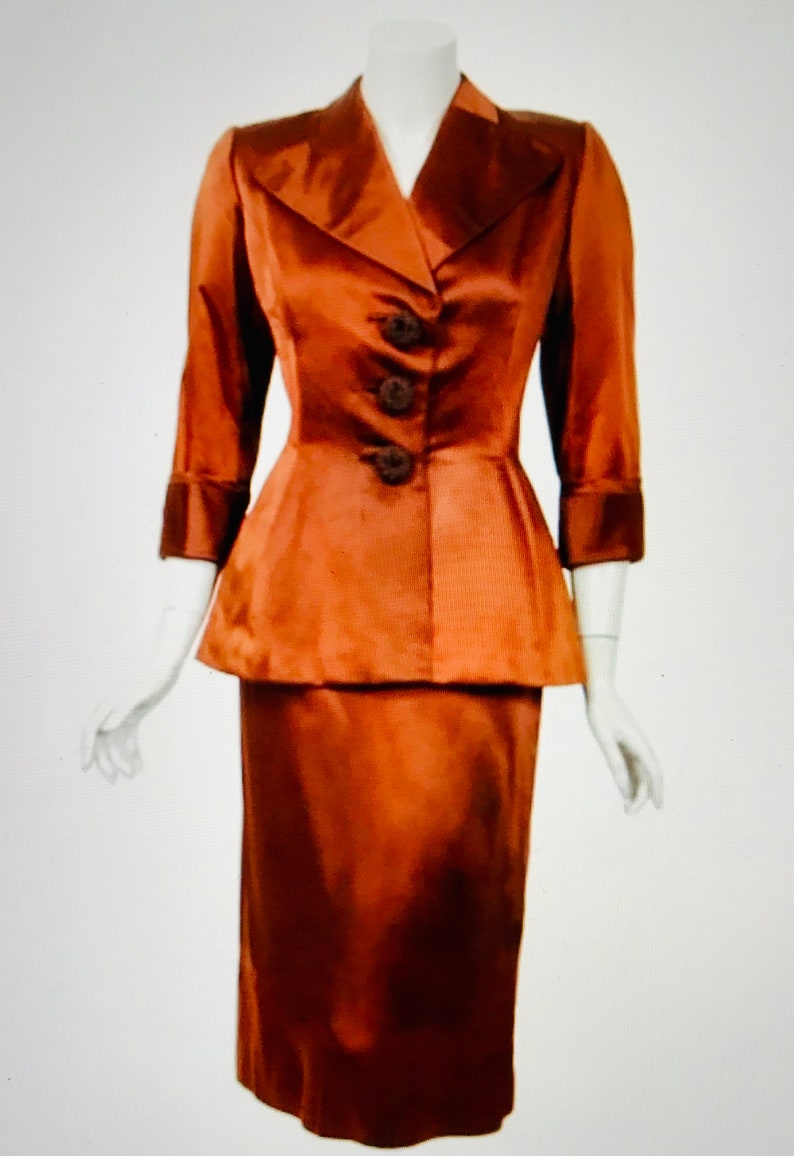 Cristóbal BALENCIAGA 1946 HAUTE COUTURE copper satin peplum two piece suit ensemble Made in France documented museum x rare image 5