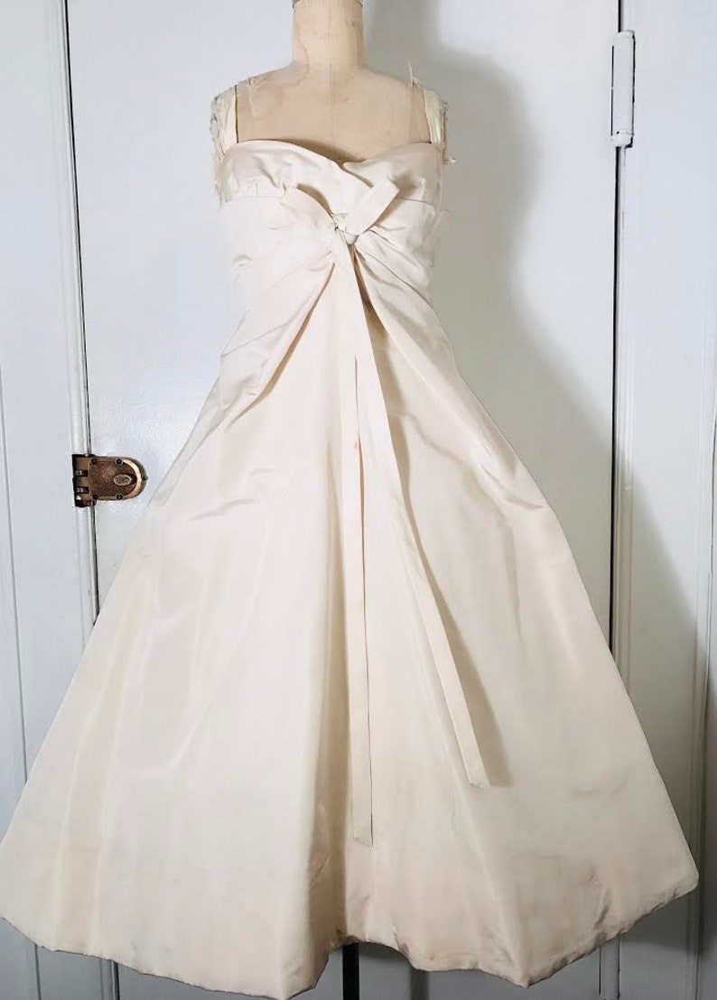 CHRISTIAN DIOR S/S 1956 haute couture numbered off white champagne silk Femme Fleur look ball gown Museum Made in France perfect for wedding image 2