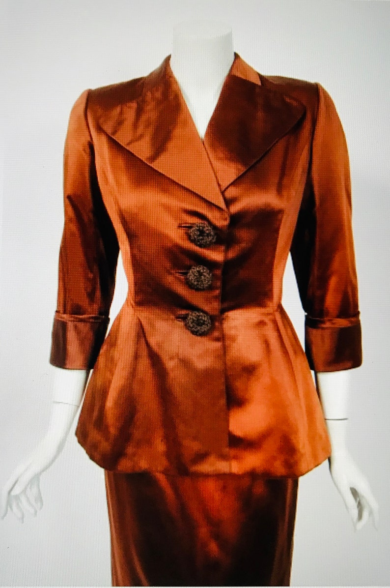 Cristóbal BALENCIAGA 1946 HAUTE COUTURE copper satin peplum two piece suit ensemble Made in France documented museum x rare image 1