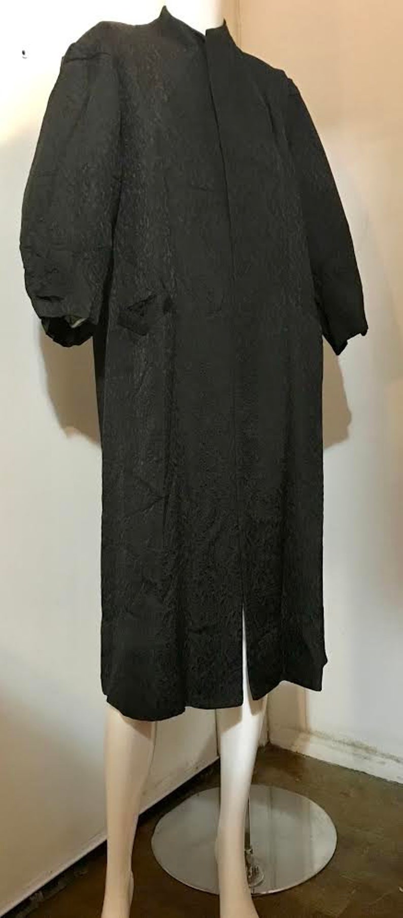 CHRISTIAN DIOR 1940's Silk Chinoiserie textile duster coat 3/4 belle sleeves haute couture numbered Made in France museum lovely details image 5