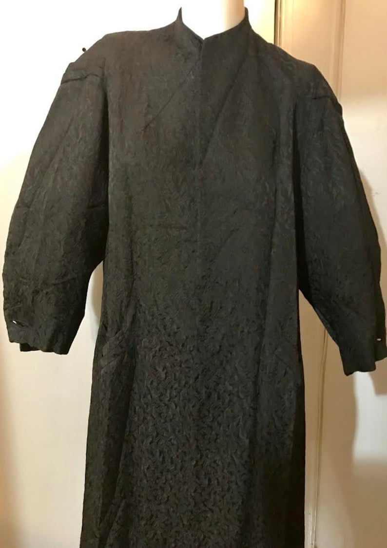 CHRISTIAN DIOR 1940's Silk Chinoiserie textile duster coat 3/4 belle sleeves haute couture numbered Made in France museum lovely details image 7