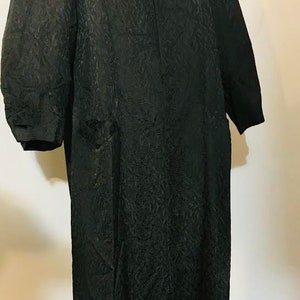 CHRISTIAN DIOR 1940's Silk Chinoiserie textile duster coat 3/4 belle sleeves haute couture numbered Made in France museum lovely details image 4