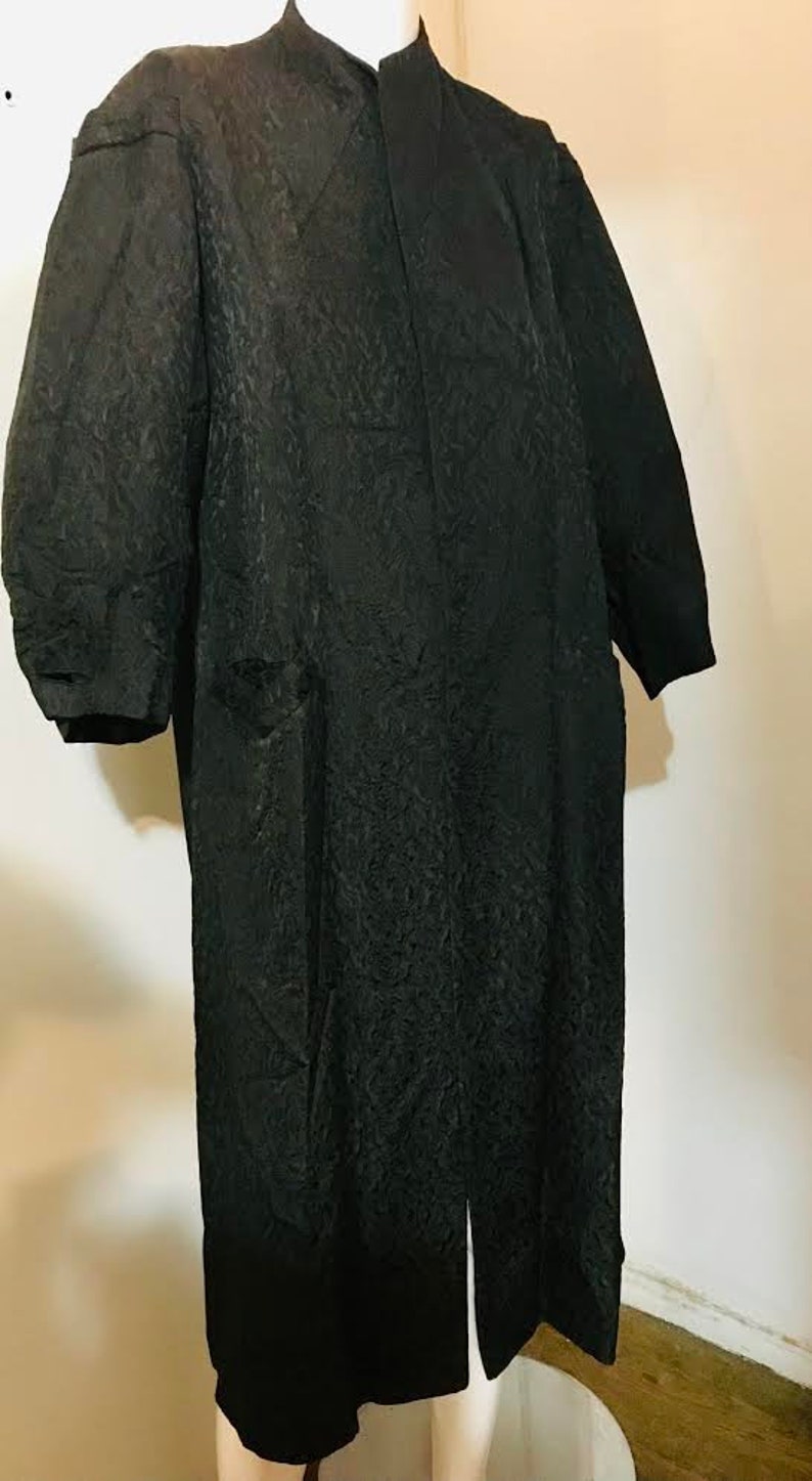 CHRISTIAN DIOR 1940's Silk Chinoiserie textile duster coat 3/4 belle sleeves haute couture numbered Made in France museum lovely details image 4