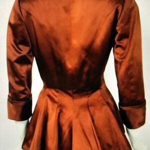 Cristóbal BALENCIAGA 1946 HAUTE COUTURE copper satin peplum two piece suit ensemble Made in France documented museum x rare image 3