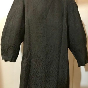 CHRISTIAN DIOR 1940's Silk Chinoiserie textile duster coat 3/4 belle sleeves haute couture numbered Made in France museum lovely details image 2