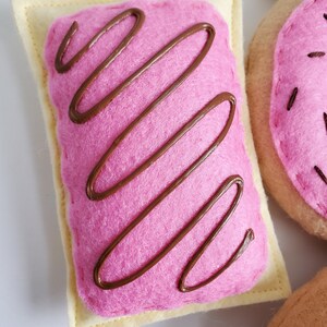 Pink and Chocolate Felt Food Assorted Dessert Bundle, set of 6 Bild 6