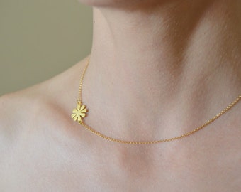 daisy necklace, Gold flower necklace, elegant gold necklace, choker necklace, gift for her under 30