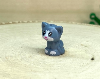 Sand Blue Baby Kitten, Sitting with Dark Pink Nose & White Muzzle – Genuine LEGO® Animal