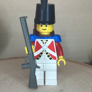 Imperial Guard with Blue Epaulettes and Brown Backpack holding a Rifle - Castle, Genuine LEGO® Minifigure