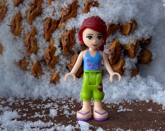 Friends Mia, Lime Cropped Trousers, Medium Blue Top with 2 Butterflies - Genuine LEGO® Minifigure
