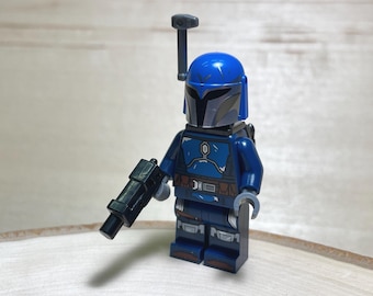 Mandalorian Nite Owl holding a Blaster - Star Wars The Mandalorian- Genuine LEGO® Minifigure