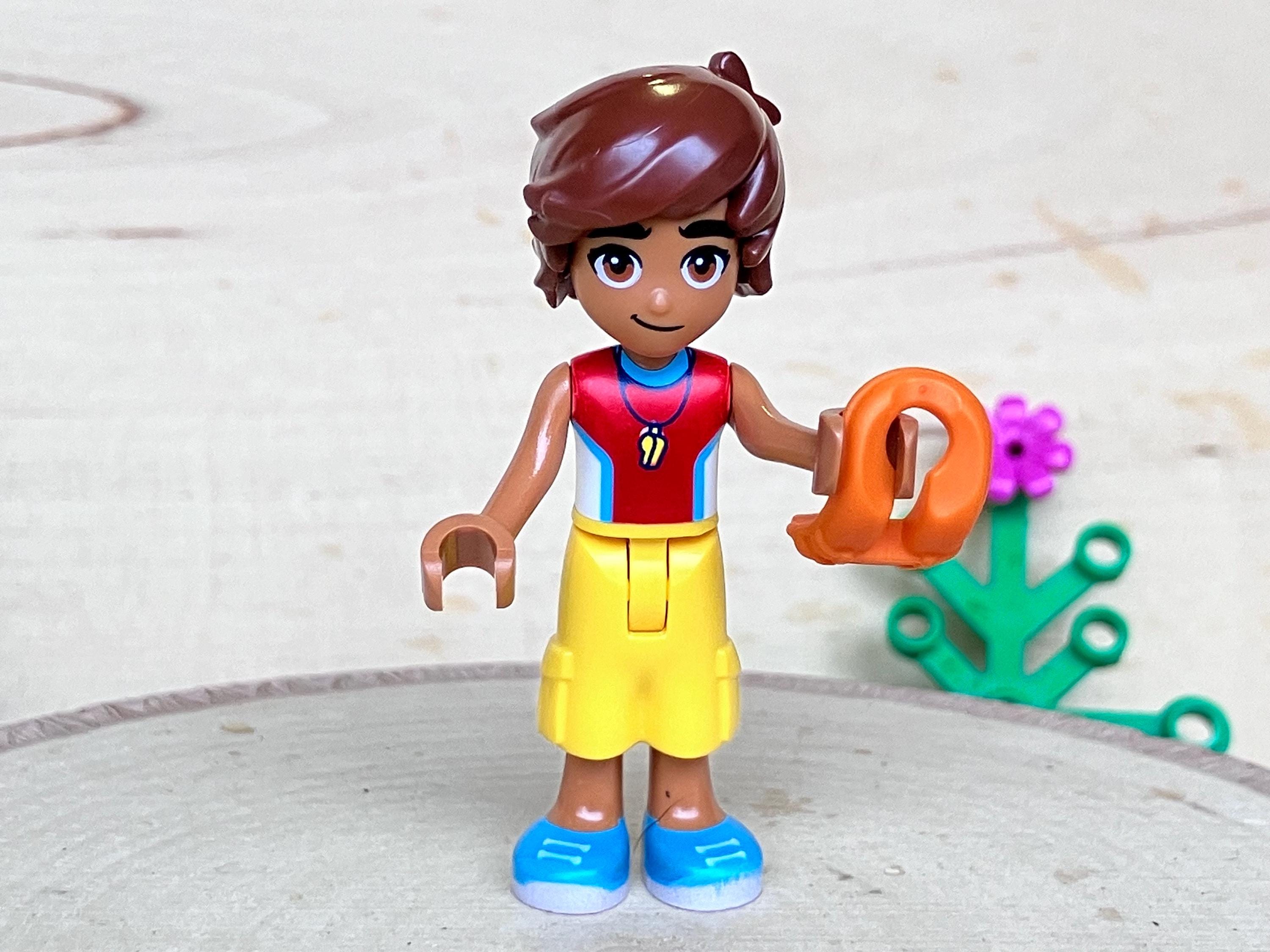 leo グッズ Leo in Red & White Wetsuit With Life Jacket - LEGO® Friends
