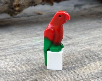 Bird, Parrot with Small Beak with Marbled Red Pattern - Genuine LEGO® Animal