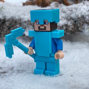 Steve wearing complete Diamond Armor holding a Pickaxe or Sword - MC, Genuine LEGO® Minifigure