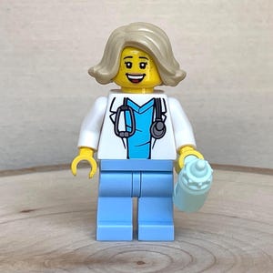 Lady Kinderärztin Doktor die eine Flasche hält - Echte LEGO® Minifigur