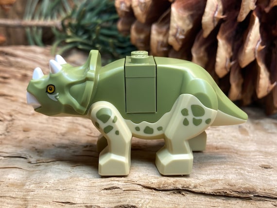Dinosaurio Triceratops Bebé con tapa verde oliva con cuernos - Etsy México Dinosaurio Triceratops Bebé con tapa verde oliva con cuernos - Etsy México