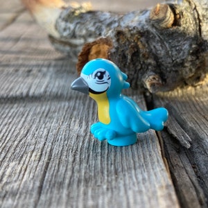 Medium Azure Bird with Bright Light Orange Chest, Black Eyes, and Dark Bluish Gray Beak – Elves, Genuine LEGO® Animal