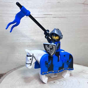 Falcon Knight on White Horse, Blue Barding & Lance – *New* Genuine LEGO® Minifigure