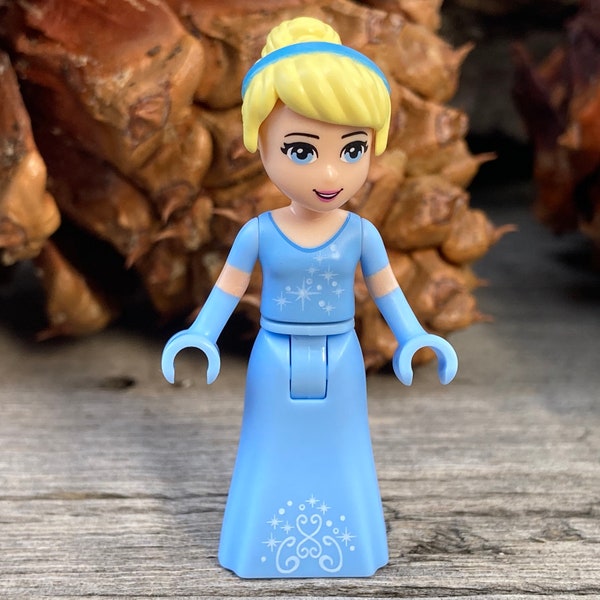 Cendrillon portant une robe bleu clair et des gants longs - Disney Princess, véritable figurine LEGO®