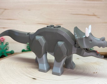 Triceratops Dinosaur With Light Gray Legs and White Horns