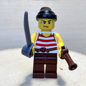 Pirat mit rotem und weißem Hemd und schwarzem Bandana - Original LEGO® Minifigur
