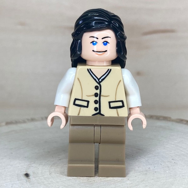 Marion Ravenwood wearing a Tan Outfit - Indiana Jones: Kingdom of the Crystal Skull, Genuine LEGO® Minifigure