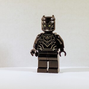 Black Panther with Teeth Necklace - Super Heroes: Captain America Civil War, Genuine LEGO® Minifigure