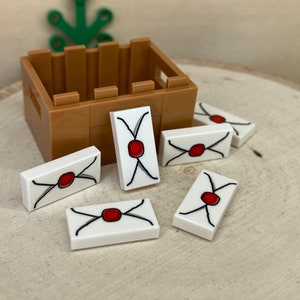 Paquete de 6 sobres blancos de 1 x 2 con sello rojo y caja - Accesorio LEGO®