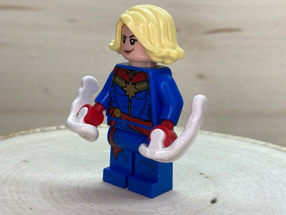 Lego captain hotsell marvel minifigure