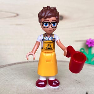 Jules in Bright Light Orange Coffee Apron – Friends, Genuine LEGO® Minifigure