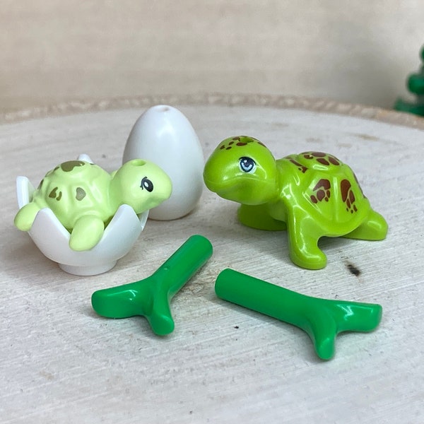 Turtle Family - Momma Turtle, Baby Turtle hatching and another Egg, along with some Turtle Food - Genuine LEGO® Animals