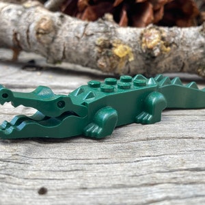 Dark Green Alligator / Crocodile with 8 Teeth - Genuine LEGO® Animal