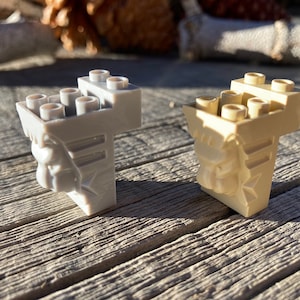 ライオンヘッド ブロック、修正済み 2 x 3 x 3、切り抜きと 6 つの中空スタッド付き - 純正 LEGO® Architect ピース