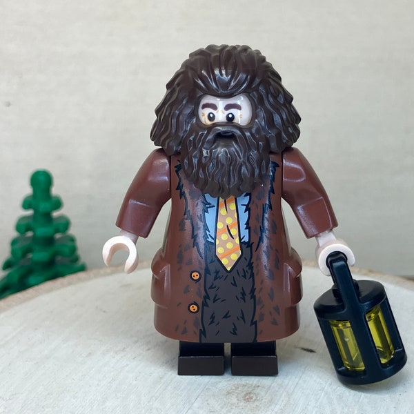 Rubeus Hagrid wearing a Reddish Brown Topcoat with Buttons - Harry Potter, Genuine LEGO® Minifigure