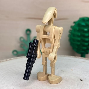Battle Droid holding a Medium Blaster - Star Wars, Genuine LEGO®