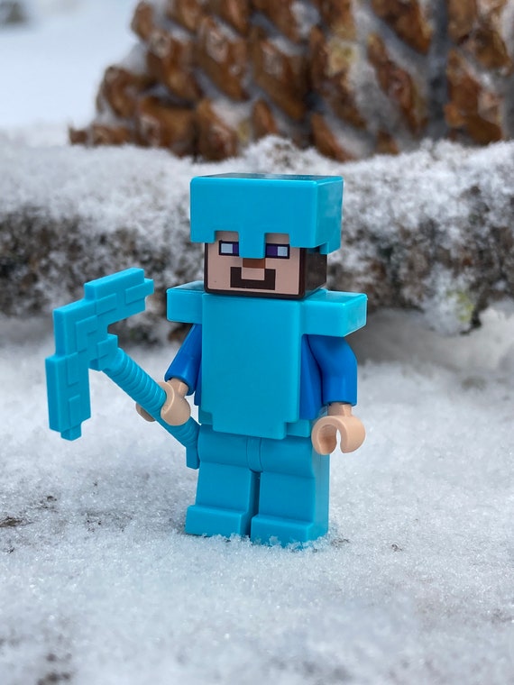  LEGO Minecraft: Steve Minifigure with Pickaxe : Toys & Games