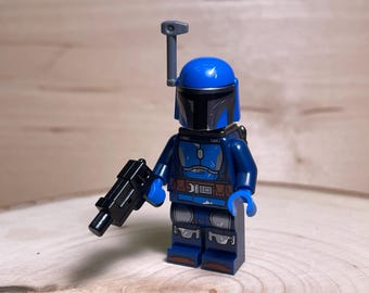 Mandalorian Warrior holding a Blaster - Star Wars The Mandalorian- Genuine LEGO® Minifigure