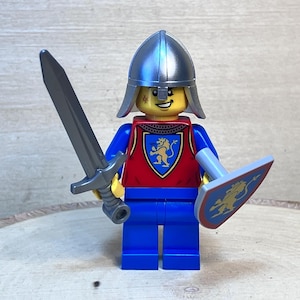 Lion Knight in Armor with Silver Great Sword & Crest Shield – Genuine LEGO® Minifigure