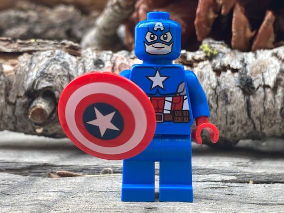 Armes et Accessoires - LEGO® Accessoire Mini-Figurine Bouclier Captain  America - La boutique Briques Passion