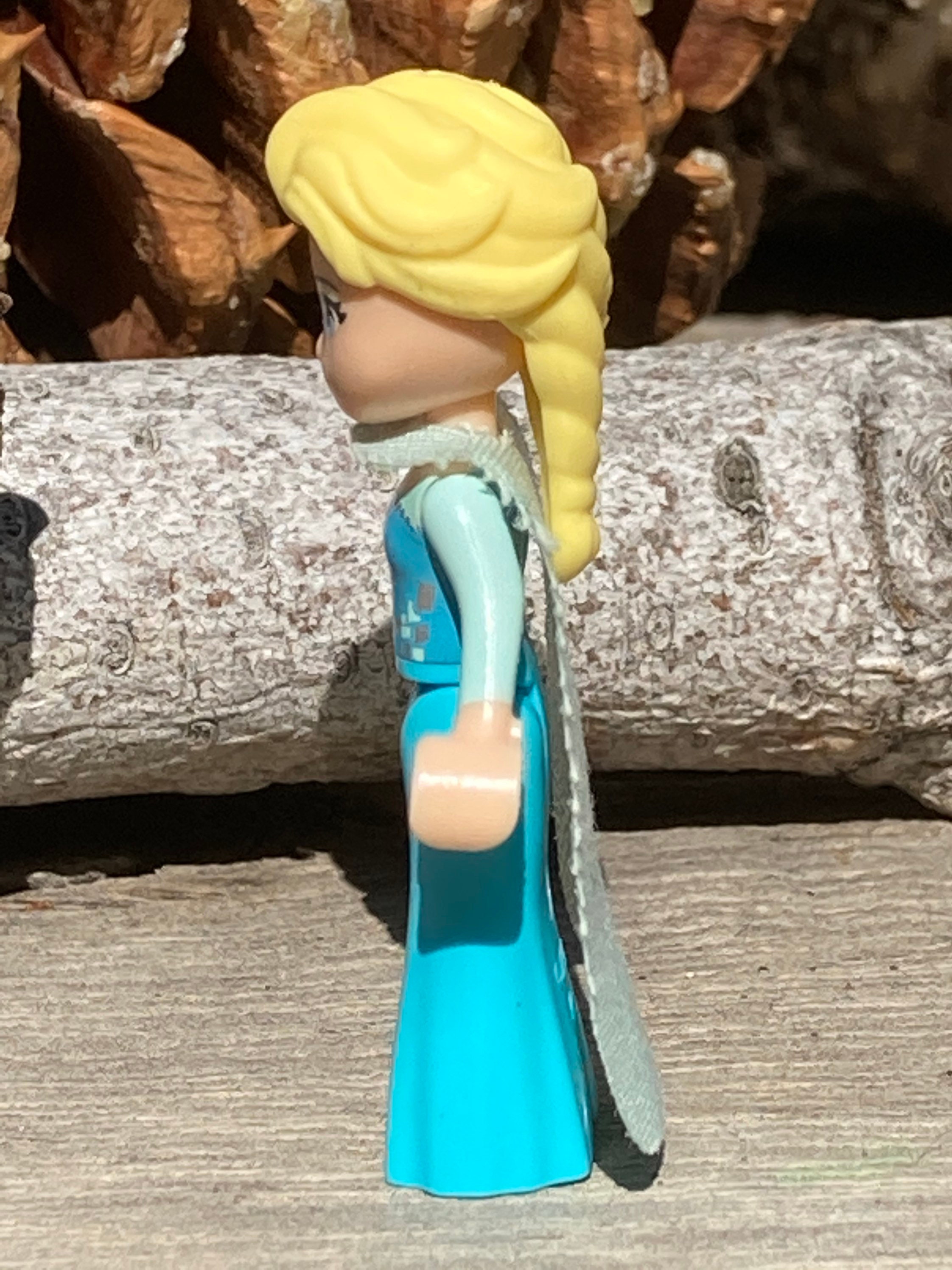 Elsa With Sparkly Light Aqua Cape – Disney Princess Genuine Elsa With Sparkly Light Aqua Cape – Disney Princess Genuine