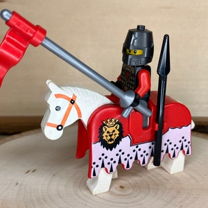 Knight riding a White Horse Red Barding Silver Lance with Black Spear Genuine LEGO Minifigure