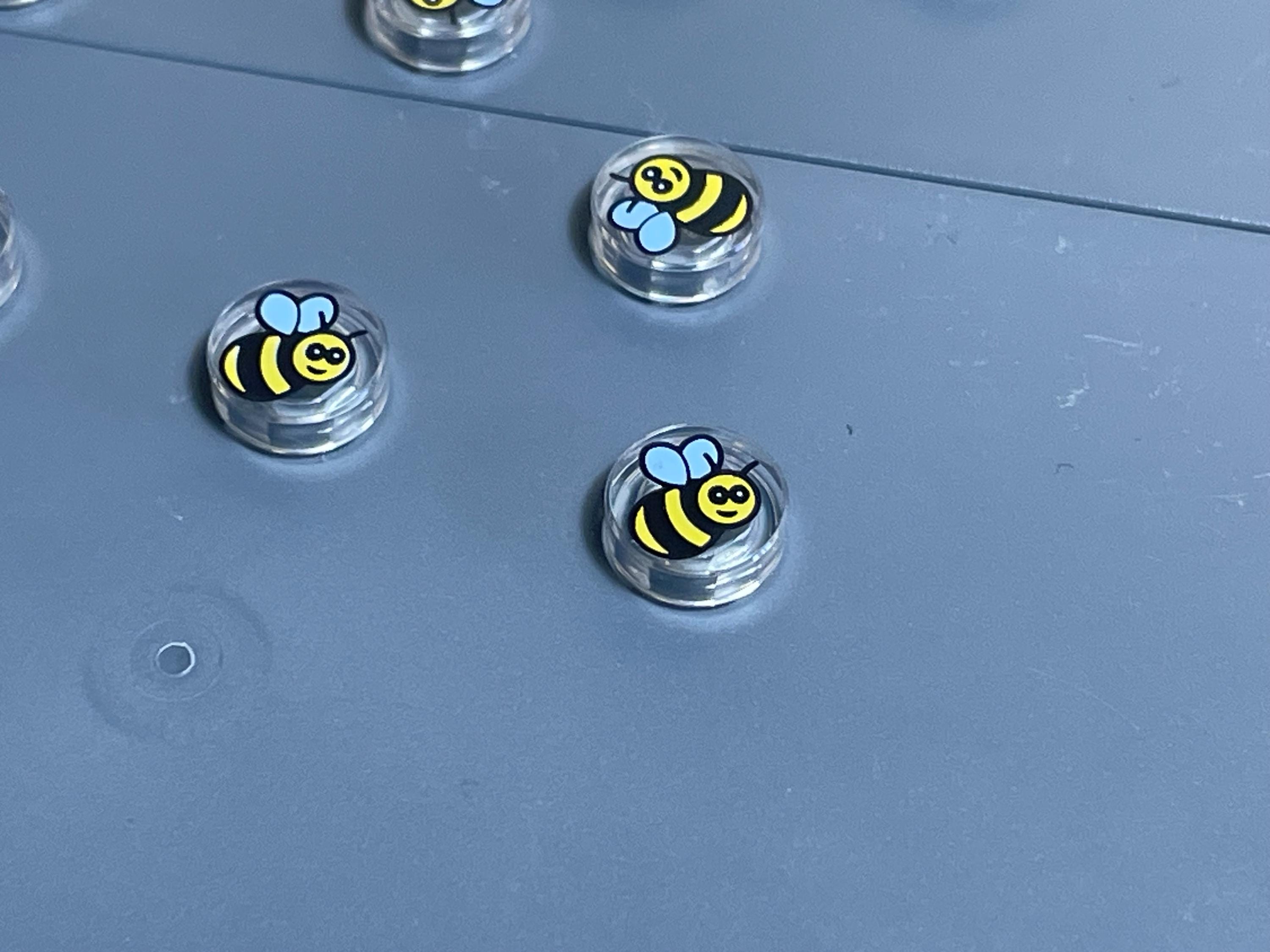 Bee, Trans Clear, 1x1 Round Tile, 10-pack – Genuine LEGO