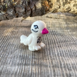 Pure White Bird with Magenta Beak and Black Eyes and Feathers (Pluma) - Elves, Genuine LEGO® Animal
