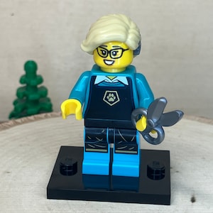Pet Groomer, Series 25 with Stand and Scissors - Genuine LEGO® Minifigure