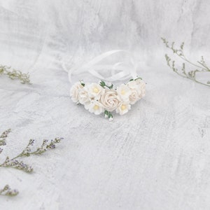 Minimal warm white wrist corsage, wedding corsage, bridal accessories flower girls bridesmaids, flower bracelet