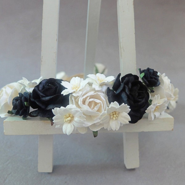 Black and white flowers crown - black and white flower headpiece -  wedding floral halo - black flowers hair garland