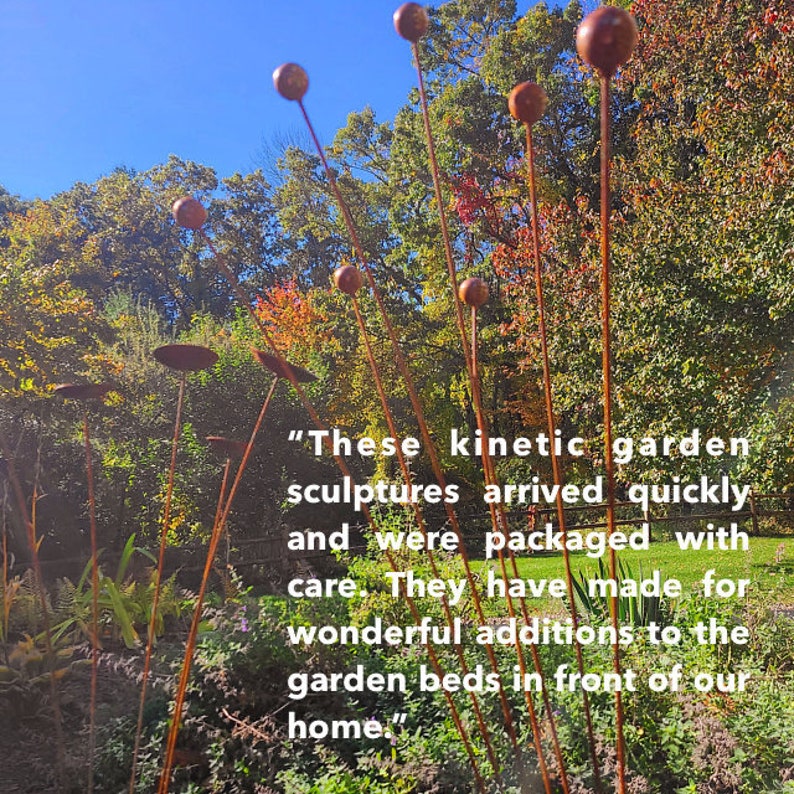 Rusty Metal Gartenkunst: Kinetische Skulptur mit schwingenden Kugeln Bild 7