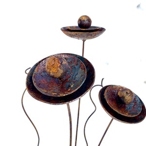 Garden Art/Rusty Modern Kinetic Flowers/Gift/ 3 Flowers/Sale
